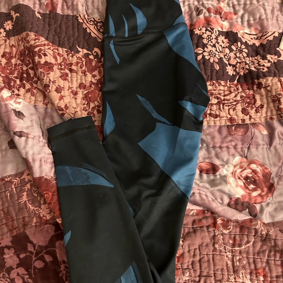 Lululemon Wunder Under Pants Size 4 - Picture 7 of 11